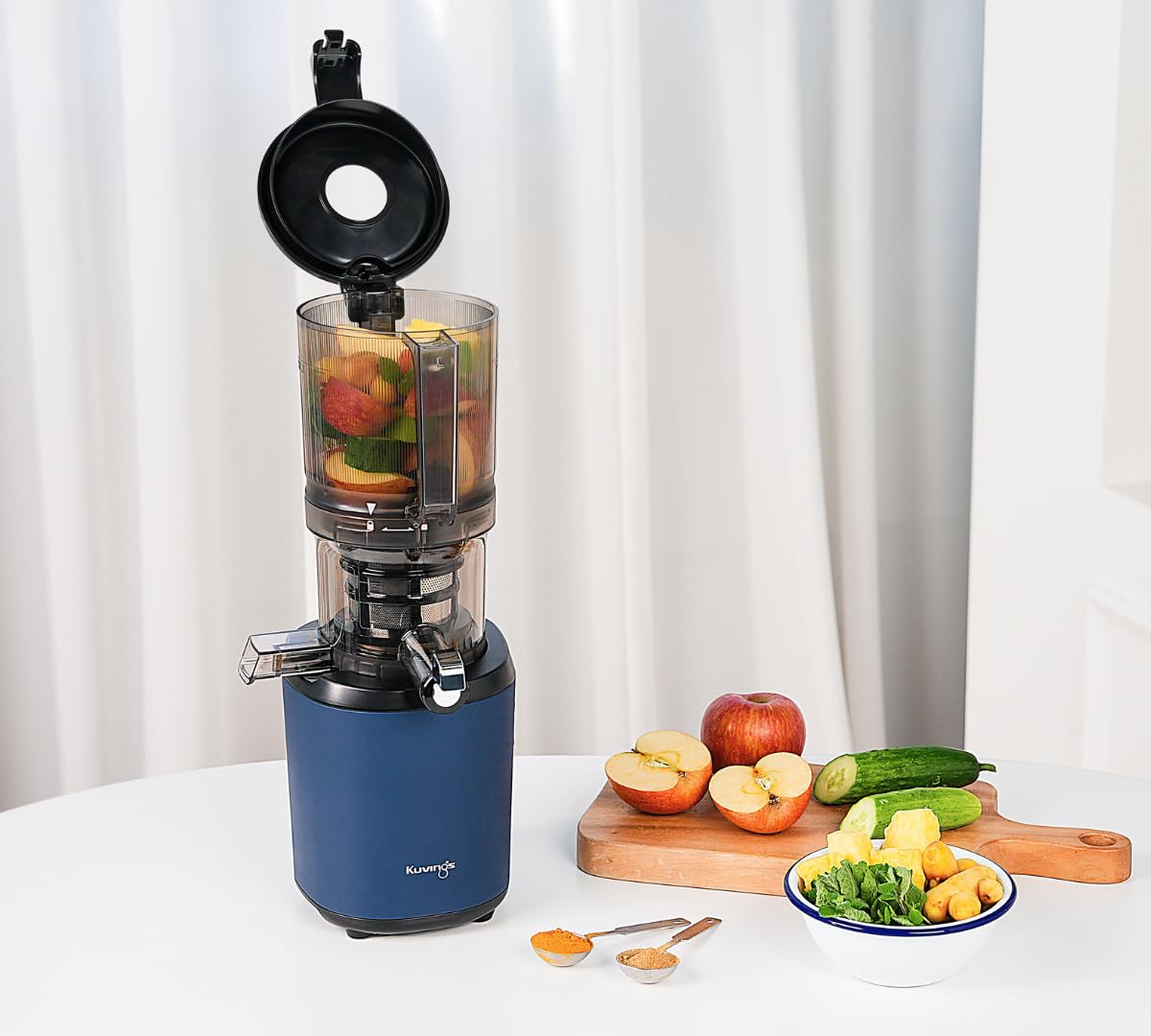 Kuvings Slow Juicer AUTO6 | Entsafter Gemüse und Obst, Elektrische Kaltpresse, Ruhiger Motor, Leicht zu Reinigen, Saft & Sorbet, 1.7L, BPA Frei, Schlankes Design, 200 Watt (Matt Navy)_KHS-650SE